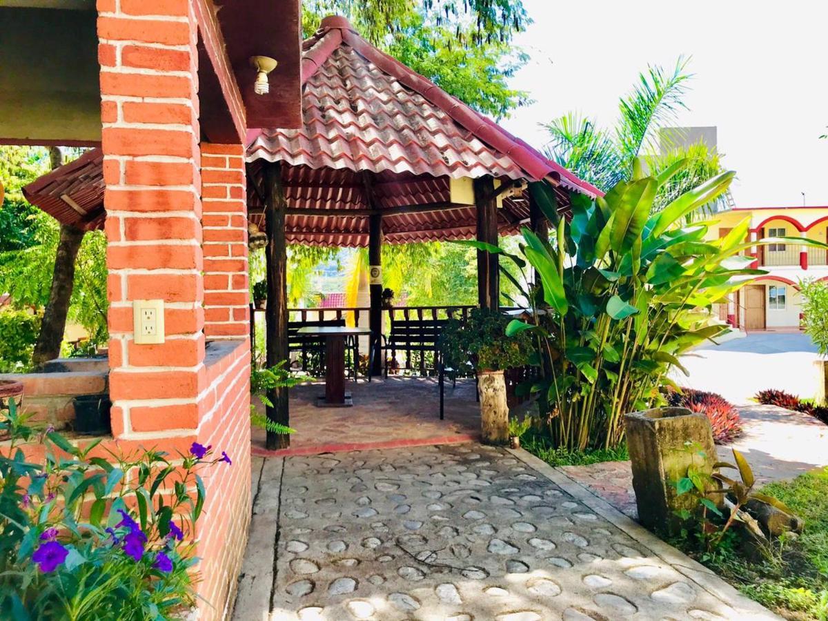 Hotel Y Restaurante Villas Del Sol Jalpan de Serra Esterno foto